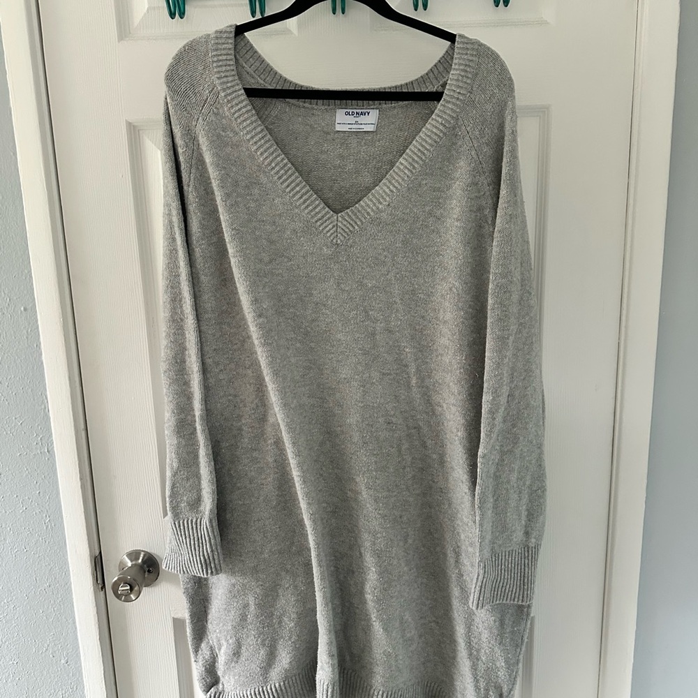 Old Navy Light Gray V-Neck Sweater
